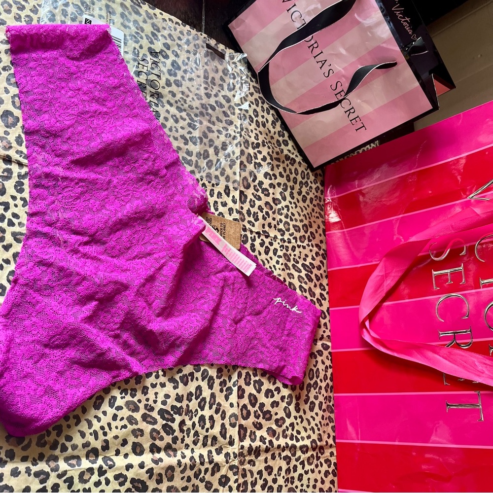 ¡NEW! VS PINK LACE THONG